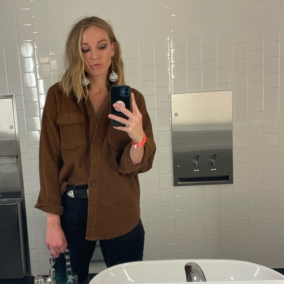 Meet your Posher, Devyn - Picture 2 of 4